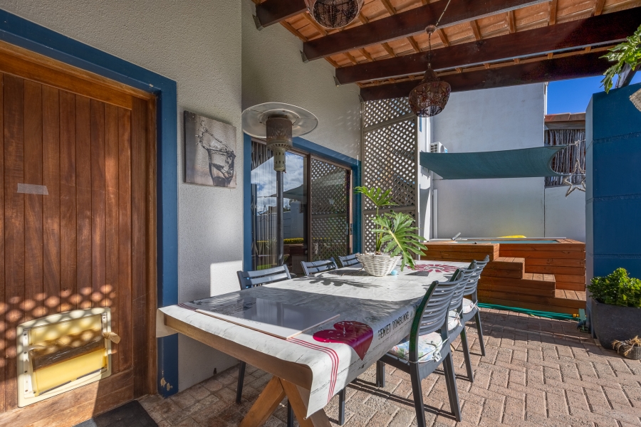 3 Bedroom Property for Sale in Uitzicht Western Cape